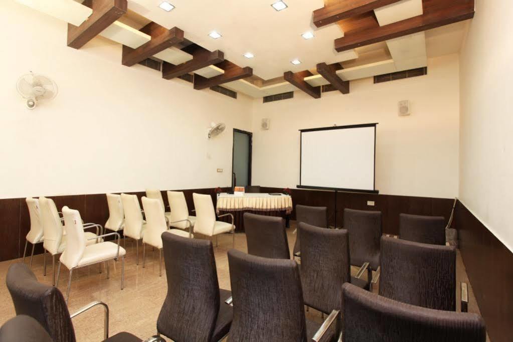 Treebo Shanta Inn Lucknow Exterior photo